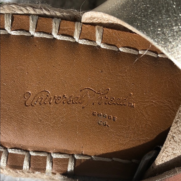 Universal Thread platform sandal - Picture 2 of 3